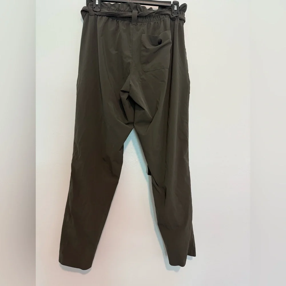 Athleta Skyline Pant Paperbag Waist Black Size 6 (Green Almost Gray)